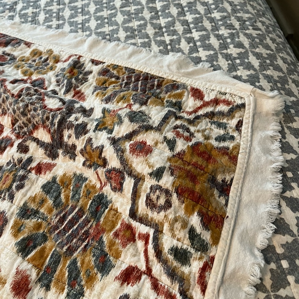 Threshold by Target reversible quilt- Queen